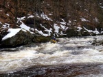 RAFTING NA JIZEE 2.4.2011, Pardn voda: 21 m3, vichni co jeli, to vn to vychytali. Vlny, hukot, zbava... no prost ndhera. Jedna posdka yukonu to nakonec po 4 koupelch vzdala a pedsedla do raftu, ale jinak parda. Po - fotografie 42