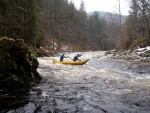 RAFTING NA JIZEE 2.4.2011, Pardn voda: 21 m3, vichni co jeli, to vn to vychytali. Vlny, hukot, zbava... no prost ndhera. Jedna posdka yukonu to nakonec po 4 koupelch vzdala a pedsedla do raftu, ale jinak parda. Po - fotografie 48