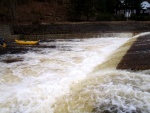 RAFTING NA JIZEE 2.4.2011, Pardn voda: 21 m3, vichni co jeli, to vn to vychytali. Vlny, hukot, zbava... no prost ndhera. Jedna posdka yukonu to nakonec po 4 koupelch vzdala a pedsedla do raftu, ale jinak parda. Po - fotografie 51