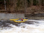 RAFTING NA JIZEE 2.4.2011, Pardn voda: 21 m3, vichni co jeli, to vn to vychytali. Vlny, hukot, zbava... no prost ndhera. Jedna posdka yukonu to nakonec po 4 koupelch vzdala a pedsedla do raftu, ale jinak parda. Po - fotografie 53