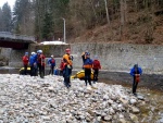 RAFTING NA JIZEE 2.4.2011, Pardn voda: 21 m3, vichni co jeli, to vn to vychytali. Vlny, hukot, zbava... no prost ndhera. Jedna posdka yukonu to nakonec po 4 koupelch vzdala a pedsedla do raftu, ale jinak parda. Po - fotografie 54