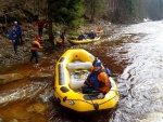 RAFTING NA JIZEE 2.4.2011, Pardn voda: 21 m3, vichni co jeli, to vn to vychytali. Vlny, hukot, zbava... no prost ndhera. Jedna posdka yukonu to nakonec po 4 koupelch vzdala a pedsedla do raftu, ale jinak parda. Po - fotografie 62