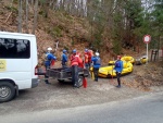 RAFTING JIZERA 9.4.2011, Zpotku chladn poas se zmnilo v ndhern slunen den a tak byl rafting i za men vody pardn. Jizera je prost ndhern. Tak dva Francouzi z posdky jednoho raftu byli nadeni stejn jako ost - fotografie 9