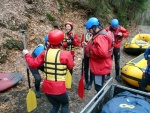 RAFTING JIZERA 9.4.2011, Zpotku chladn poas se zmnilo v ndhern slunen den a tak byl rafting i za men vody pardn. Jizera je prost ndhern. Tak dva Francouzi z posdky jednoho raftu byli nadeni stejn jako ost - fotografie 12