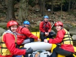 RAFTING JIZERA 9.4.2011, Zpotku chladn poas se zmnilo v ndhern slunen den a tak byl rafting i za men vody pardn. Jizera je prost ndhern. Tak dva Francouzi z posdky jednoho raftu byli nadeni stejn jako ost - fotografie 15