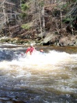 RAFTING JIZERA 9.4.2011, Zpotku chladn poas se zmnilo v ndhern slunen den a tak byl rafting i za men vody pardn. Jizera je prost ndhern. Tak dva Francouzi z posdky jednoho raftu byli nadeni stejn jako ost - fotografie 27