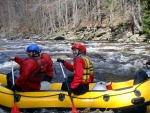 RAFTING JIZERA 9.4.2011, Zpotku chladn poas se zmnilo v ndhern slunen den a tak byl rafting i za men vody pardn. Jizera je prost ndhern. Tak dva Francouzi z posdky jednoho raftu byli nadeni stejn jako ost - fotografie 31