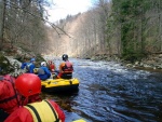 RAFTING JIZERA 9.4.2011, Zpotku chladn poas se zmnilo v ndhern slunen den a tak byl rafting i za men vody pardn. Jizera je prost ndhern. Tak dva Francouzi z posdky jednoho raftu byli nadeni stejn jako ost - fotografie 32