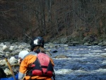 RAFTING JIZERA 9.4.2011, Zpotku chladn poas se zmnilo v ndhern slunen den a tak byl rafting i za men vody pardn. Jizera je prost ndhern. Tak dva Francouzi z posdky jednoho raftu byli nadeni stejn jako ost - fotografie 33