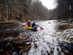 RAFTING JIZERA 9.4.2011, Zpotku chladn poas se zmnilo v ndhern slunen den a tak byl rafting i za men vody pardn. Jizera je prost ndhern. Tak dva Francouzi z posdky jednoho raftu byli nadeni stejn jako ost - fotografie 34