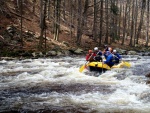 RAFTING JIZERA 9.4.2011, Zpotku chladn poas se zmnilo v ndhern slunen den a tak byl rafting i za men vody pardn. Jizera je prost ndhern. Tak dva Francouzi z posdky jednoho raftu byli nadeni stejn jako ost - fotografie 39