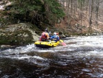 RAFTING JIZERA 9.4.2011, Zpotku chladn poas se zmnilo v ndhern slunen den a tak byl rafting i za men vody pardn. Jizera je prost ndhern. Tak dva Francouzi z posdky jednoho raftu byli nadeni stejn jako ost - fotografie 40