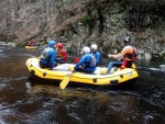 RAFTING JIZERA 9.4.2011, Zpotku chladn poas se zmnilo v ndhern slunen den a tak byl rafting i za men vody pardn. Jizera je prost ndhern. Tak dva Francouzi z posdky jednoho raftu byli nadeni stejn jako ost - fotografie 42