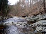 RAFTING JIZERA 9.4.2011, Zpotku chladn poas se zmnilo v ndhern slunen den a tak byl rafting i za men vody pardn. Jizera je prost ndhern. Tak dva Francouzi z posdky jednoho raftu byli nadeni stejn jako ost - fotografie 43