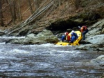 RAFTING JIZERA 9.4.2011, Zpotku chladn poas se zmnilo v ndhern slunen den a tak byl rafting i za men vody pardn. Jizera je prost ndhern. Tak dva Francouzi z posdky jednoho raftu byli nadeni stejn jako ost - fotografie 45