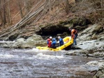 RAFTING JIZERA 9.4.2011, Zpotku chladn poas se zmnilo v ndhern slunen den a tak byl rafting i za men vody pardn. Jizera je prost ndhern. Tak dva Francouzi z posdky jednoho raftu byli nadeni stejn jako ost - fotografie 46