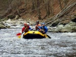 RAFTING JIZERA 9.4.2011, Zpotku chladn poas se zmnilo v ndhern slunen den a tak byl rafting i za men vody pardn. Jizera je prost ndhern. Tak dva Francouzi z posdky jednoho raftu byli nadeni stejn jako ost - fotografie 48