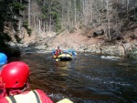 RAFTING JIZERA 9.4.2011, Zpotku chladn poas se zmnilo v ndhern slunen den a tak byl rafting i za men vody pardn. Jizera je prost ndhern. Tak dva Francouzi z posdky jednoho raftu byli nadeni stejn jako ost - fotografie 53