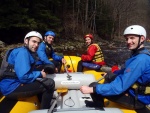 RAFTING JIZERA 9.4.2011, Zpotku chladn poas se zmnilo v ndhern slunen den a tak byl rafting i za men vody pardn. Jizera je prost ndhern. Tak dva Francouzi z posdky jednoho raftu byli nadeni stejn jako ost - fotografie 55