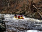 RAFTING JIZERA 9.4.2011, Zpotku chladn poas se zmnilo v ndhern slunen den a tak byl rafting i za men vody pardn. Jizera je prost ndhern. Tak dva Francouzi z posdky jednoho raftu byli nadeni stejn jako ost - fotografie 56