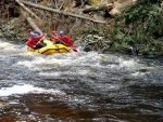 RAFTING JIZERA 9.4.2011, Zpotku chladn poas se zmnilo v ndhern slunen den a tak byl rafting i za men vody pardn. Jizera je prost ndhern. Tak dva Francouzi z posdky jednoho raftu byli nadeni stejn jako ost - fotografie 57