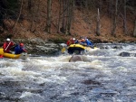 RAFTING JIZERA 9.4.2011, Zpotku chladn poas se zmnilo v ndhern slunen den a tak byl rafting i za men vody pardn. Jizera je prost ndhern. Tak dva Francouzi z posdky jednoho raftu byli nadeni stejn jako ost - fotografie 62