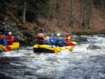 RAFTING JIZERA 9.4.2011, Zpotku chladn poas se zmnilo v ndhern slunen den a tak byl rafting i za men vody pardn. Jizera je prost ndhern. Tak dva Francouzi z posdky jednoho raftu byli nadeni stejn jako ost - fotografie 63