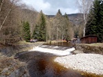 RAFTING JIZERA 9.4.2011, Zpotku chladn poas se zmnilo v ndhern slunen den a tak byl rafting i za men vody pardn. Jizera je prost ndhern. Tak dva Francouzi z posdky jednoho raftu byli nadeni stejn jako ost - fotografie 65