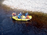 RAFTING JIZERA 9.4.2011, Zpotku chladn poas se zmnilo v ndhern slunen den a tak byl rafting i za men vody pardn. Jizera je prost ndhern. Tak dva Francouzi z posdky jednoho raftu byli nadeni stejn jako ost - fotografie 70