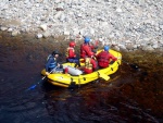 RAFTING JIZERA 9.4.2011, Zpotku chladn poas se zmnilo v ndhern slunen den a tak byl rafting i za men vody pardn. Jizera je prost ndhern. Tak dva Francouzi z posdky jednoho raftu byli nadeni stejn jako ost - fotografie 75