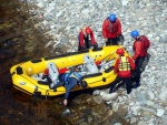 RAFTING JIZERA 9.4.2011, Zpotku chladn poas se zmnilo v ndhern slunen den a tak byl rafting i za men vody pardn. Jizera je prost ndhern. Tak dva Francouzi z posdky jednoho raftu byli nadeni stejn jako ost - fotografie 76