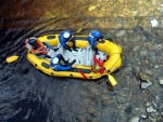 RAFTING JIZERA 9.4.2011, Zpotku chladn poas se zmnilo v ndhern slunen den a tak byl rafting i za men vody pardn. Jizera je prost ndhern. Tak dva Francouzi z posdky jednoho raftu byli nadeni stejn jako ost - fotografie 77