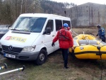 RAFTING JIZERA 9.4.2011, Zpotku chladn poas se zmnilo v ndhern slunen den a tak byl rafting i za men vody pardn. Jizera je prost ndhern. Tak dva Francouzi z posdky jednoho raftu byli nadeni stejn jako ost - fotografie 83