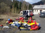 RAFTING JIZERA 9.4.2011, Zpotku chladn poas se zmnilo v ndhern slunen den a tak byl rafting i za men vody pardn. Jizera je prost ndhern. Tak dva Francouzi z posdky jednoho raftu byli nadeni stejn jako ost - fotografie 87