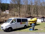 RAFTING NA JIZEE 10.4.2011, Sluncem zalit dol eky Jizery vynahradilo men stav vody. Skvl nlada a spousta zbavy na raftech, velmi pjemn pivtan jara. - fotografie 3