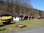 RAFTING NA JIZEE 10.4.2011, Sluncem zalit dol eky Jizery vynahradilo men stav vody. Skvl nlada a spousta zbavy na raftech, velmi pjemn pivtan jara. - fotografie 6