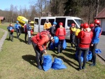 RAFTING NA JIZEE 10.4.2011, Sluncem zalit dol eky Jizery vynahradilo men stav vody. Skvl nlada a spousta zbavy na raftech, velmi pjemn pivtan jara. - fotografie 21