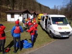 RAFTING NA JIZEE 10.4.2011, Sluncem zalit dol eky Jizery vynahradilo men stav vody. Skvl nlada a spousta zbavy na raftech, velmi pjemn pivtan jara. - fotografie 22