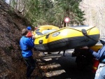 RAFTING NA JIZEE 10.4.2011, Sluncem zalit dol eky Jizery vynahradilo men stav vody. Skvl nlada a spousta zbavy na raftech, velmi pjemn pivtan jara. - fotografie 25