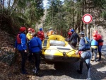 RAFTING NA JIZEE 10.4.2011, Sluncem zalit dol eky Jizery vynahradilo men stav vody. Skvl nlada a spousta zbavy na raftech, velmi pjemn pivtan jara. - fotografie 27