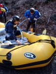 RAFTING NA JIZEE 10.4.2011, Sluncem zalit dol eky Jizery vynahradilo men stav vody. Skvl nlada a spousta zbavy na raftech, velmi pjemn pivtan jara. - fotografie 32