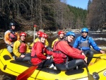 RAFTING NA JIZEE 10.4.2011, Sluncem zalit dol eky Jizery vynahradilo men stav vody. Skvl nlada a spousta zbavy na raftech, velmi pjemn pivtan jara. - fotografie 37