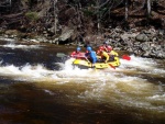 RAFTING NA JIZEE 10.4.2011, Sluncem zalit dol eky Jizery vynahradilo men stav vody. Skvl nlada a spousta zbavy na raftech, velmi pjemn pivtan jara. - fotografie 46