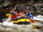 RAFTING NA JIZEE 10.4.2011, Sluncem zalit dol eky Jizery vynahradilo men stav vody. Skvl nlada a spousta zbavy na raftech, velmi pjemn pivtan jara. - fotografie 48