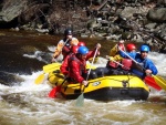 RAFTING NA JIZEE 10.4.2011, Sluncem zalit dol eky Jizery vynahradilo men stav vody. Skvl nlada a spousta zbavy na raftech, velmi pjemn pivtan jara. - fotografie 49