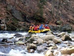 RAFTING NA JIZEE 10.4.2011, Sluncem zalit dol eky Jizery vynahradilo men stav vody. Skvl nlada a spousta zbavy na raftech, velmi pjemn pivtan jara. - fotografie 52