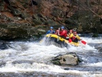 RAFTING NA JIZEE 10.4.2011, Sluncem zalit dol eky Jizery vynahradilo men stav vody. Skvl nlada a spousta zbavy na raftech, velmi pjemn pivtan jara. - fotografie 55