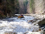 RAFTING NA JIZEE 10.4.2011, Sluncem zalit dol eky Jizery vynahradilo men stav vody. Skvl nlada a spousta zbavy na raftech, velmi pjemn pivtan jara. - fotografie 59