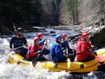 RAFTING NA JIZEE 10.4.2011, Sluncem zalit dol eky Jizery vynahradilo men stav vody. Skvl nlada a spousta zbavy na raftech, velmi pjemn pivtan jara. - fotografie 60