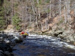 RAFTING NA JIZEE 10.4.2011, Sluncem zalit dol eky Jizery vynahradilo men stav vody. Skvl nlada a spousta zbavy na raftech, velmi pjemn pivtan jara. - fotografie 64